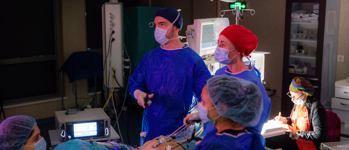 Endo_surgical_team_1200x515